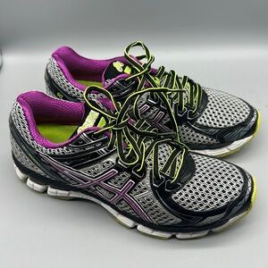 Oasis's women’s athletic shoes size 7.5